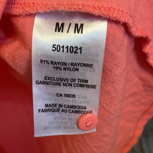 Coral Tahari button top with cute tie at front waist. - Picture 7 of 8